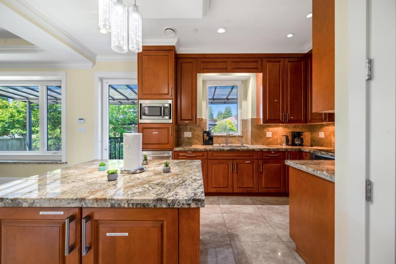 Luxury 4-bedroom Family Villa Vancouver