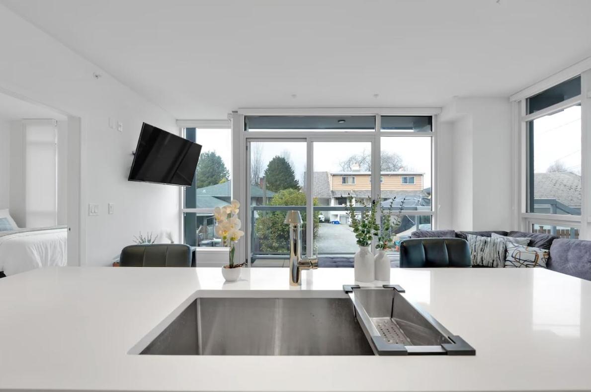 Apartment 2-bedroom In Central Location *