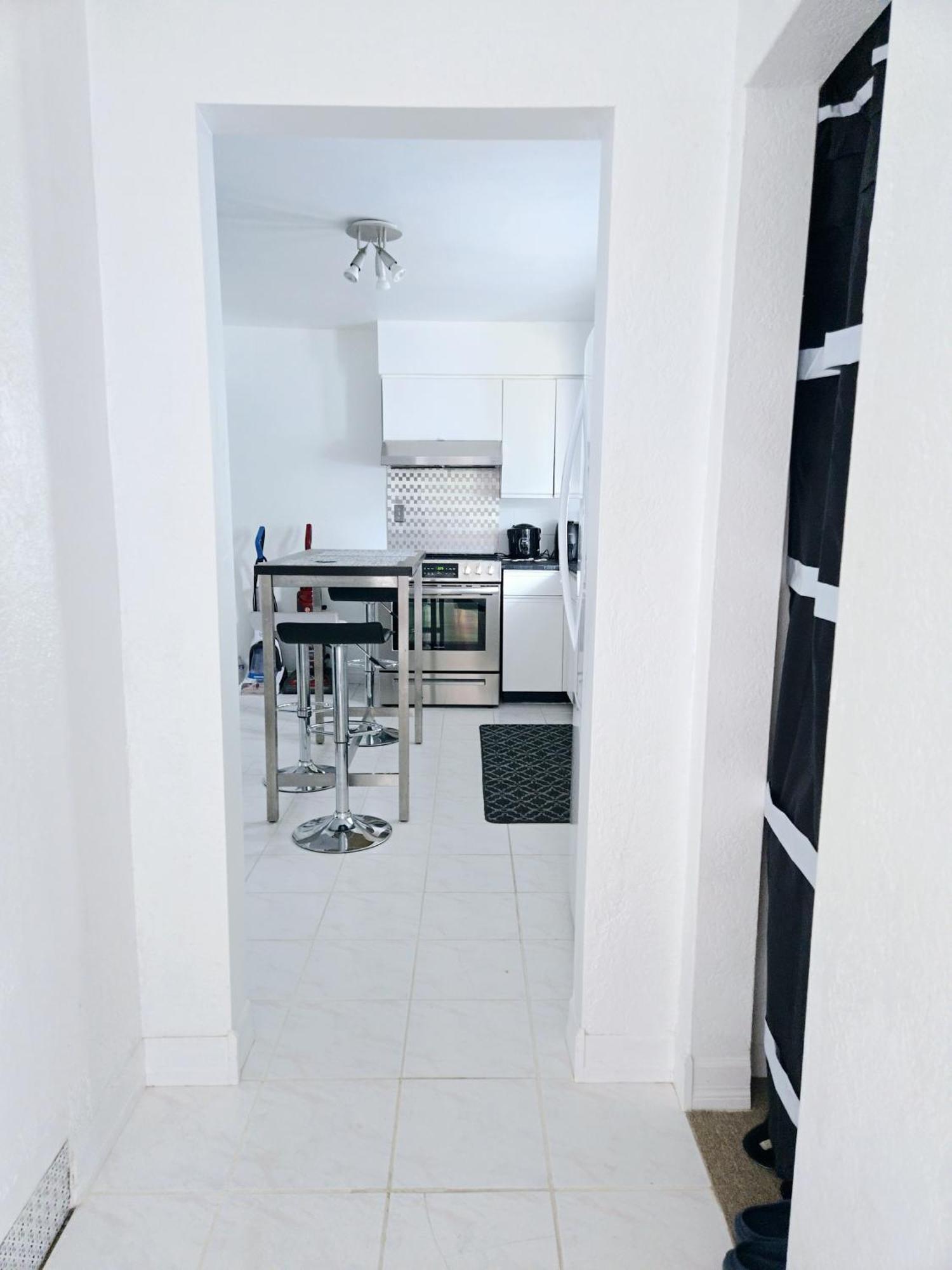 Charming With Attached Private Bath In The Heart Of Vancouver! Private Parking, Self Check-in & Just 4 Mins To Metrotown! Homestay Vancouver
