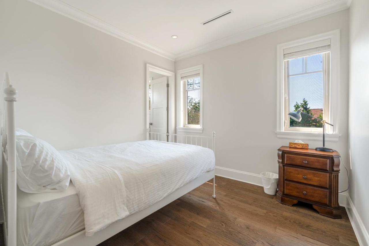 Guest house Elegant With Private Bathroom