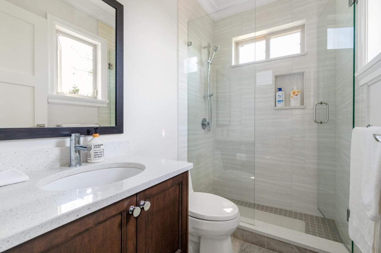 Elegant With Private Bathroom * Vancouver