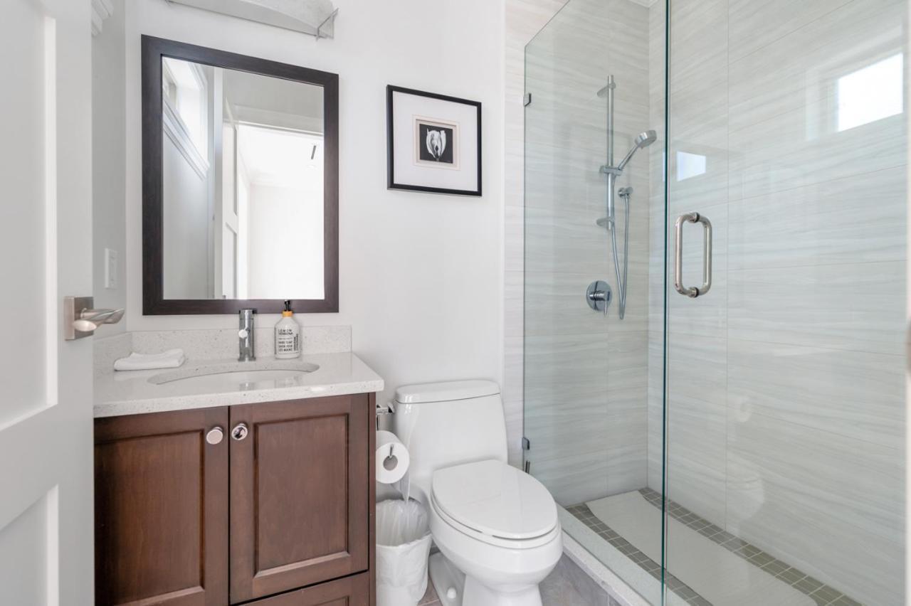 Guest house Elegant With Private Bathroom