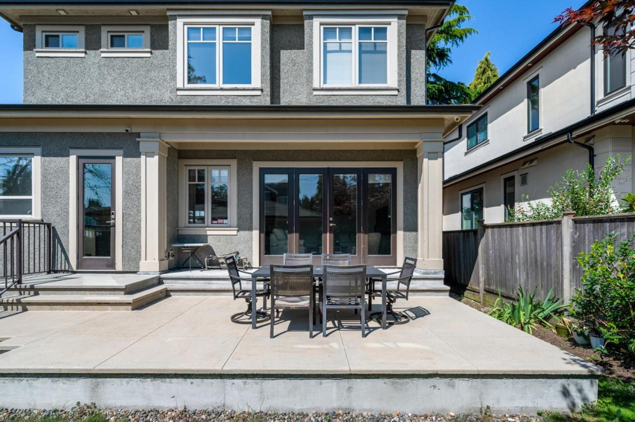 Elegant With Private Bathroom