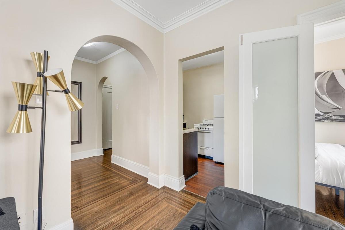 Apartment Chic 2br In West End Downtown With Parking Vancouver