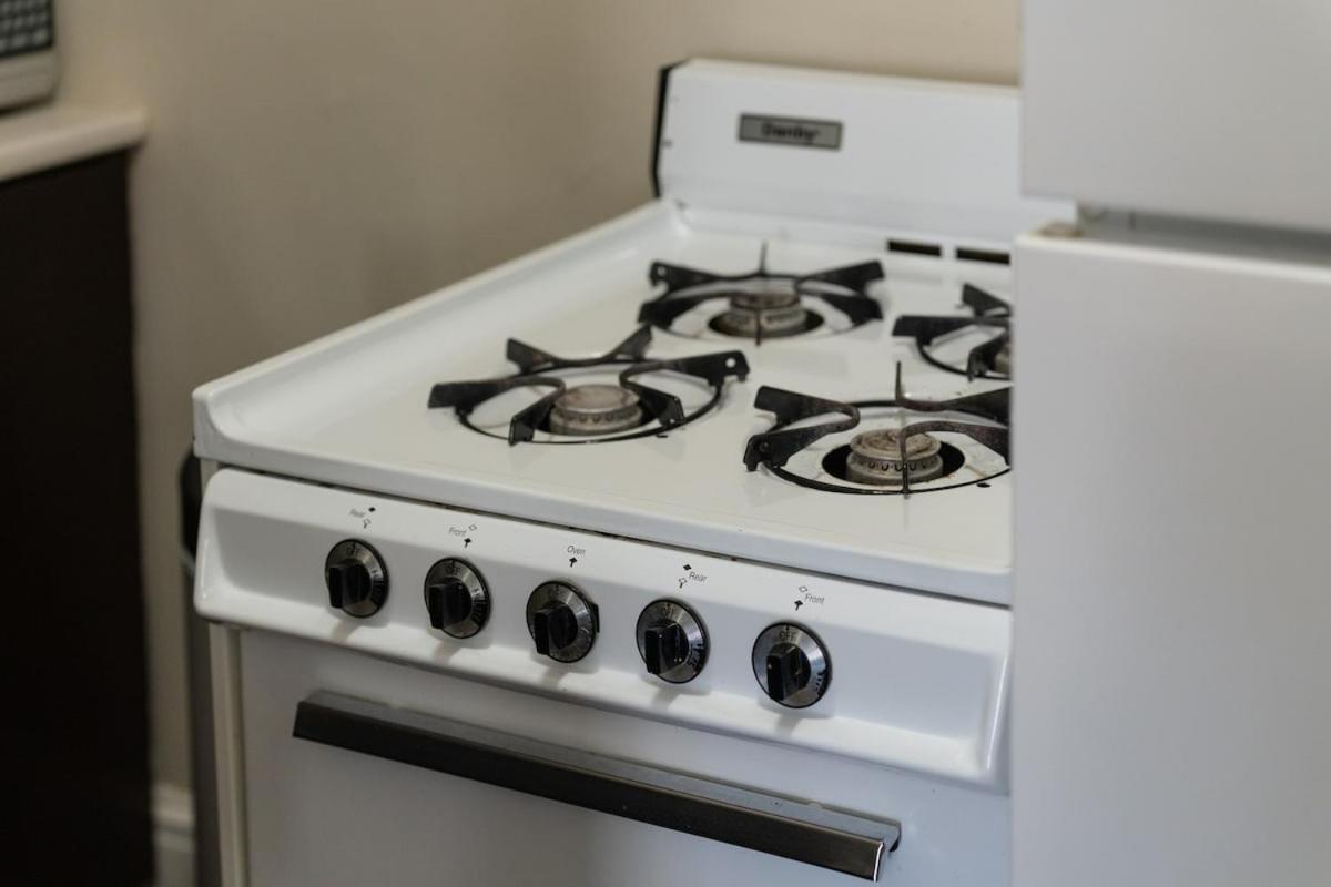 Chic 2br In West End Downtown With Parking *