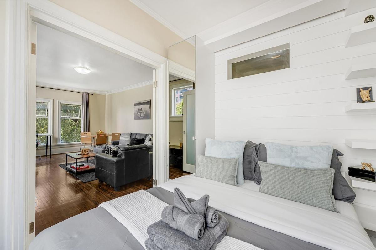 Chic 2br In West End Downtown With Parking