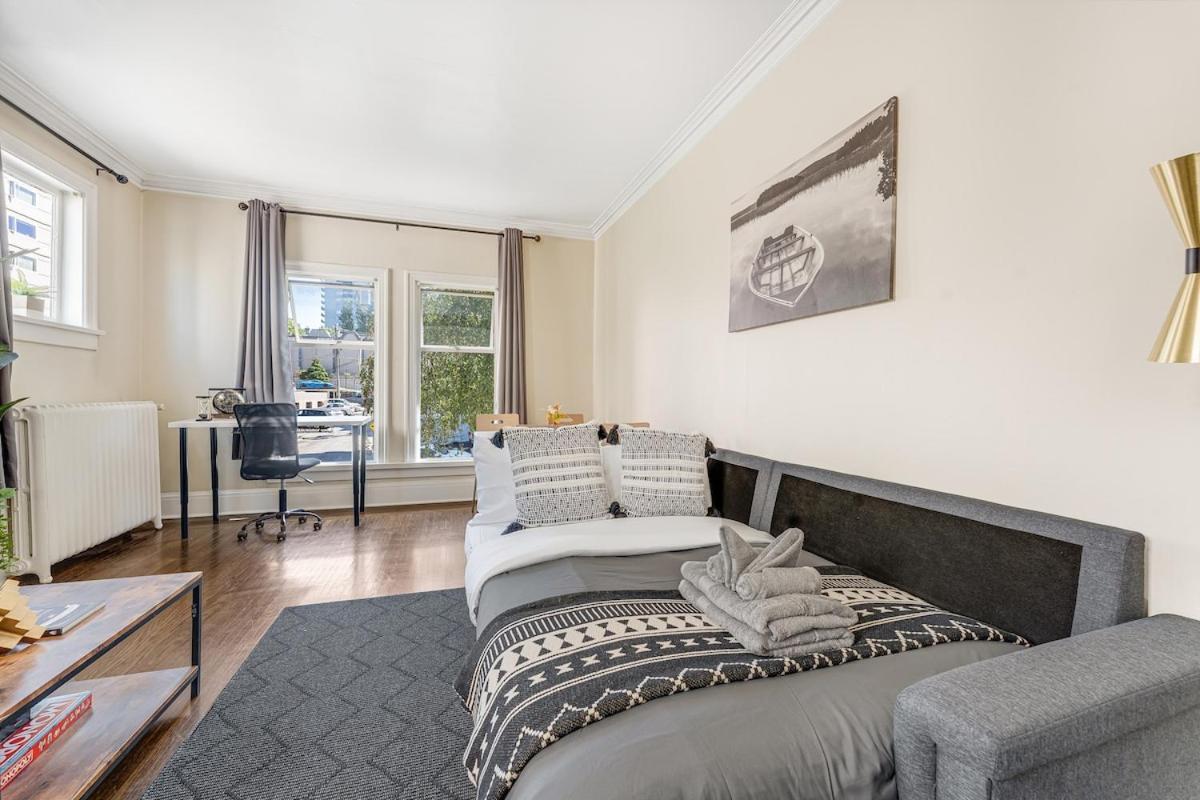 Chic 2br In West End Downtown With Parking *