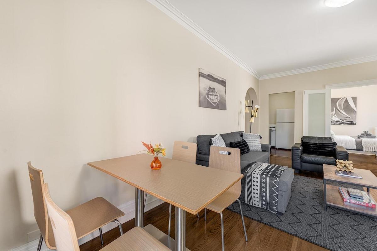 Chic 2br In West End Downtown With Parking * Vancouver