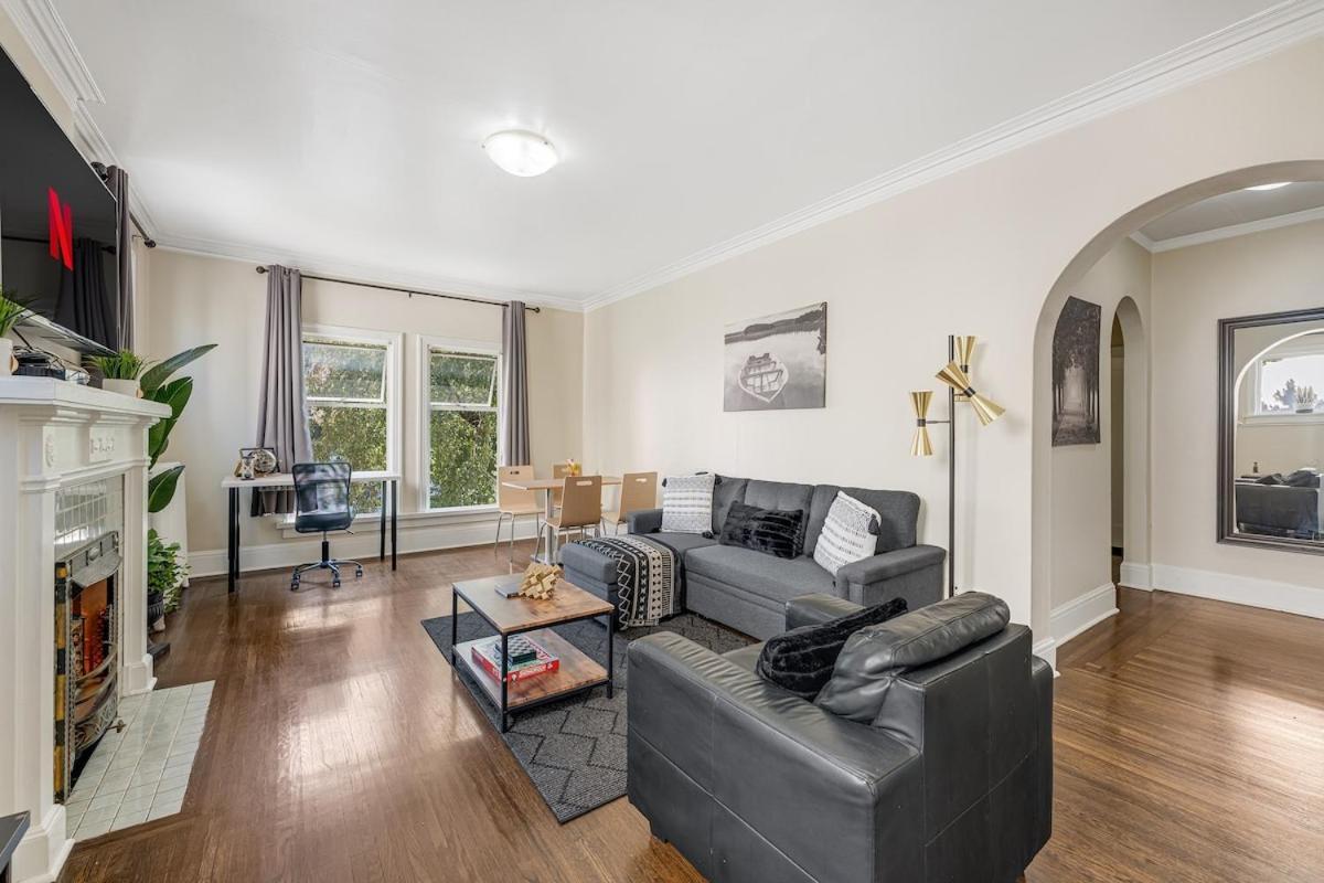 Chic 2br In West End Downtown With Parking Vancouver