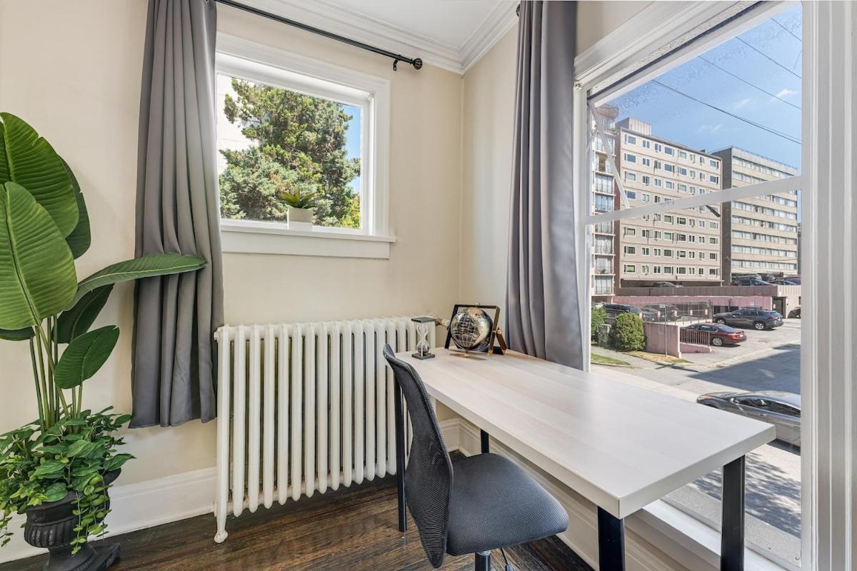 Chic 2br In West End Downtown With Parking