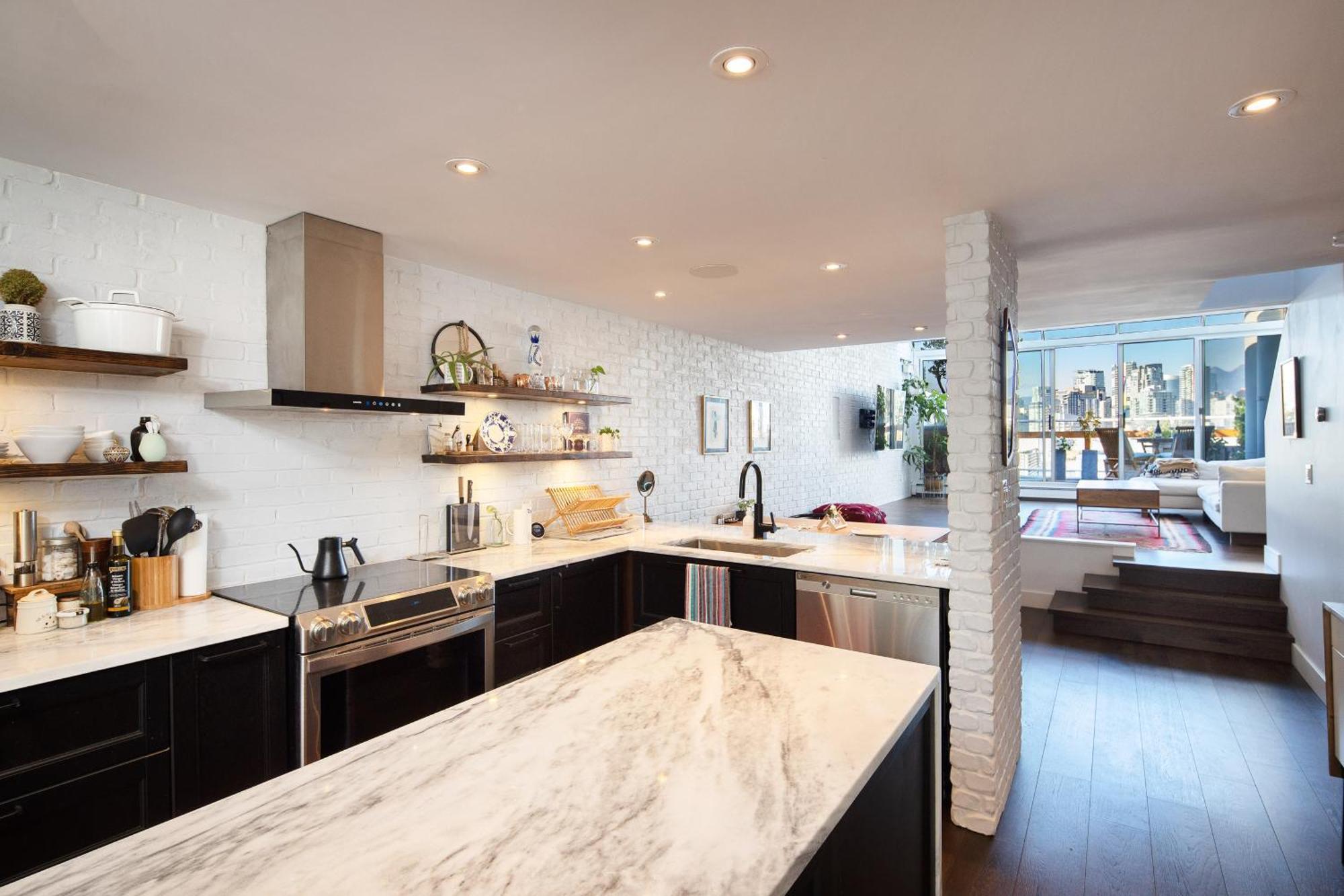 Stunning Views Penthouse * Vancouver