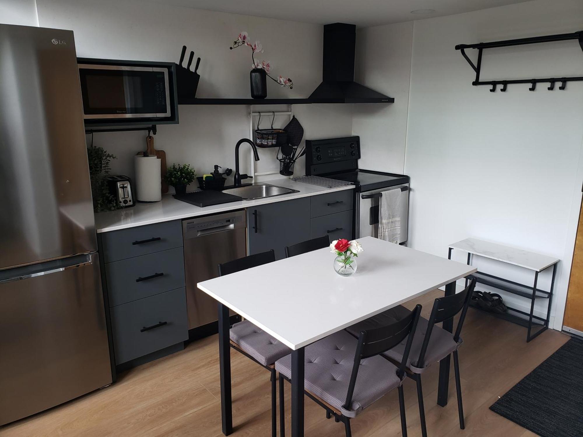 Elegant Unique Downtown Loft, Comfort & Convenience Combined Apartment Vancouver