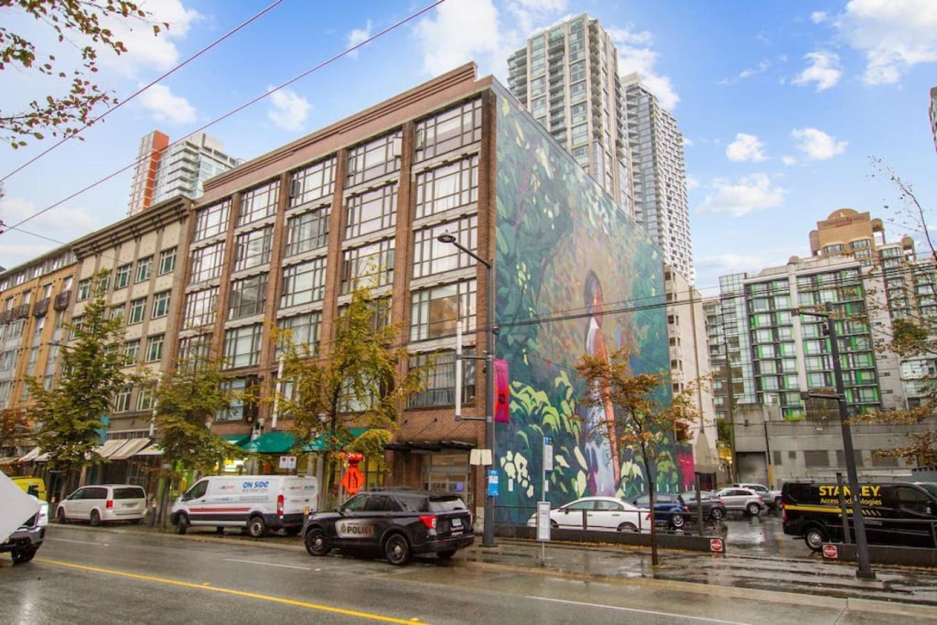 Apartment In The Heart Of Granville Vancouver