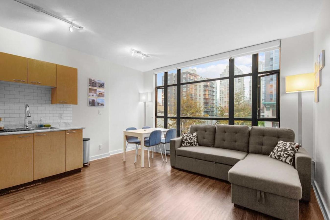 In The Heart Of Granville Apartment *