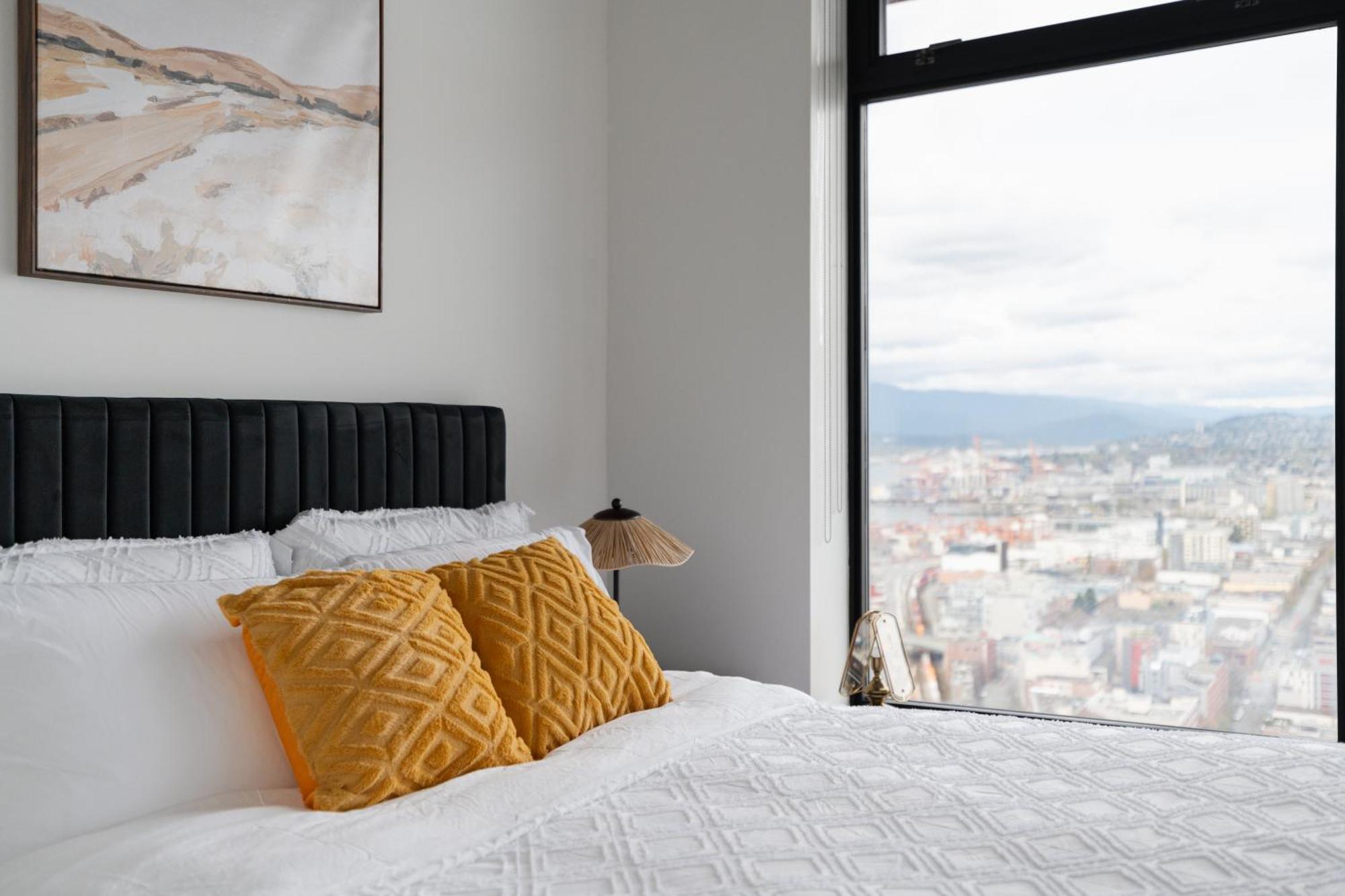 Skyhome In Gastown Amazing Ocean&mountain Views