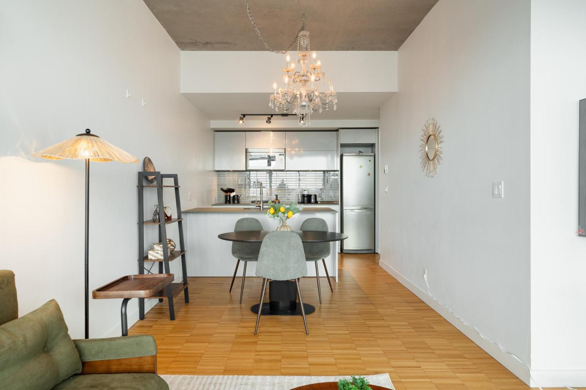 Apartment Skyhome In Gastown Amazing Ocean&mountain Views *