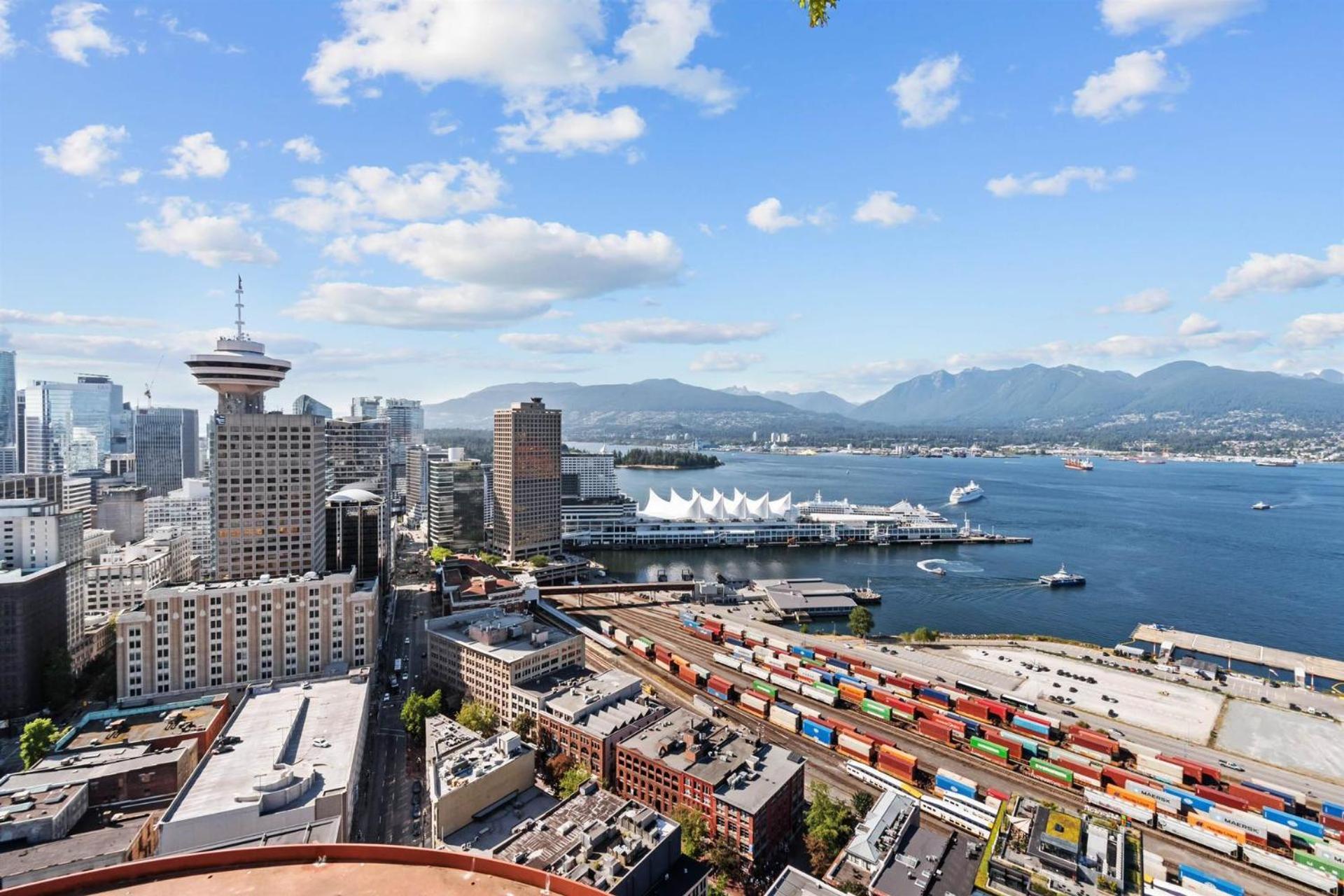 Apartment Skyhome In Gastown Amazing Ocean&mountain Views Vancouver