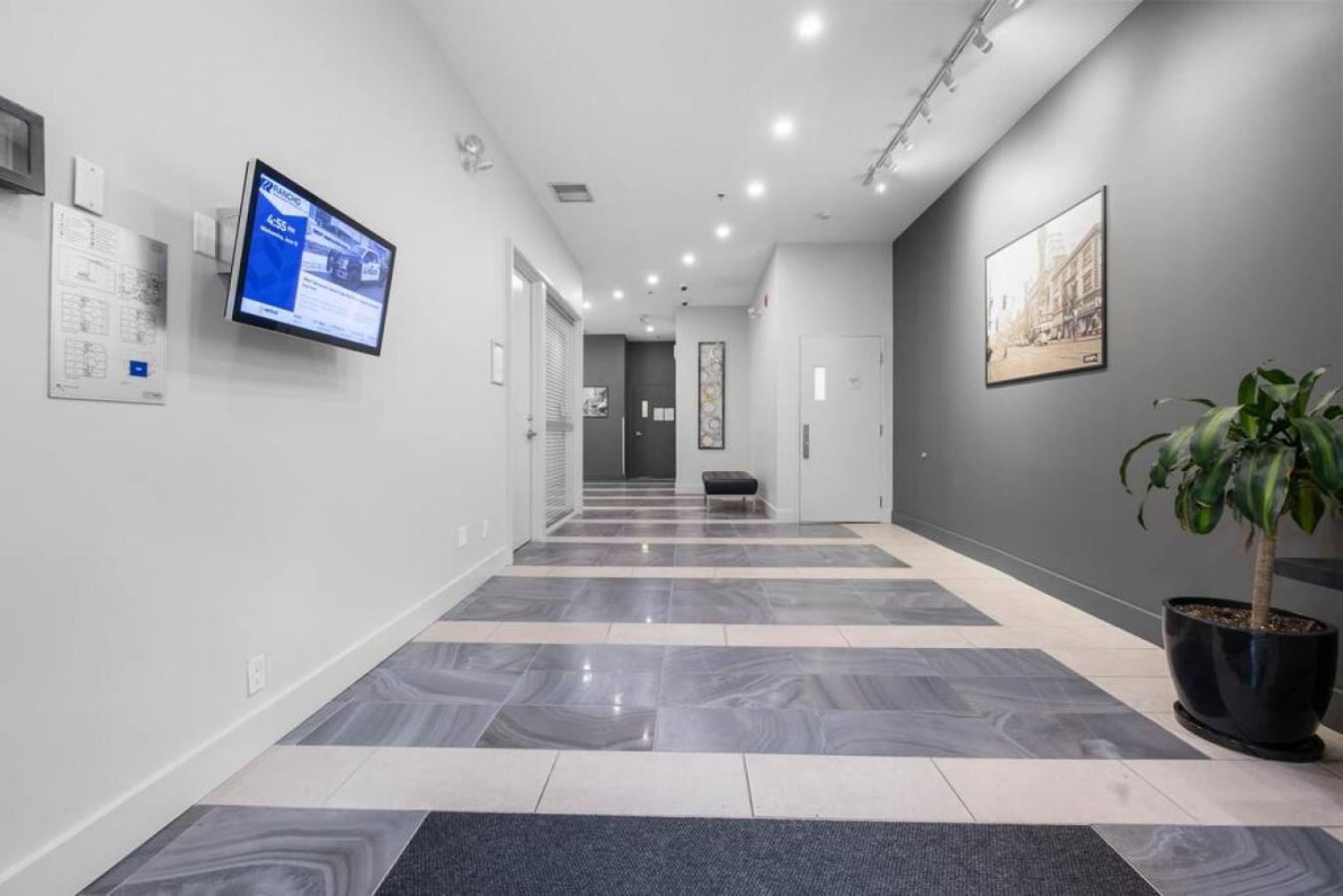 Top Floor Unit On Granville Strip Yaletown Area Vancouver