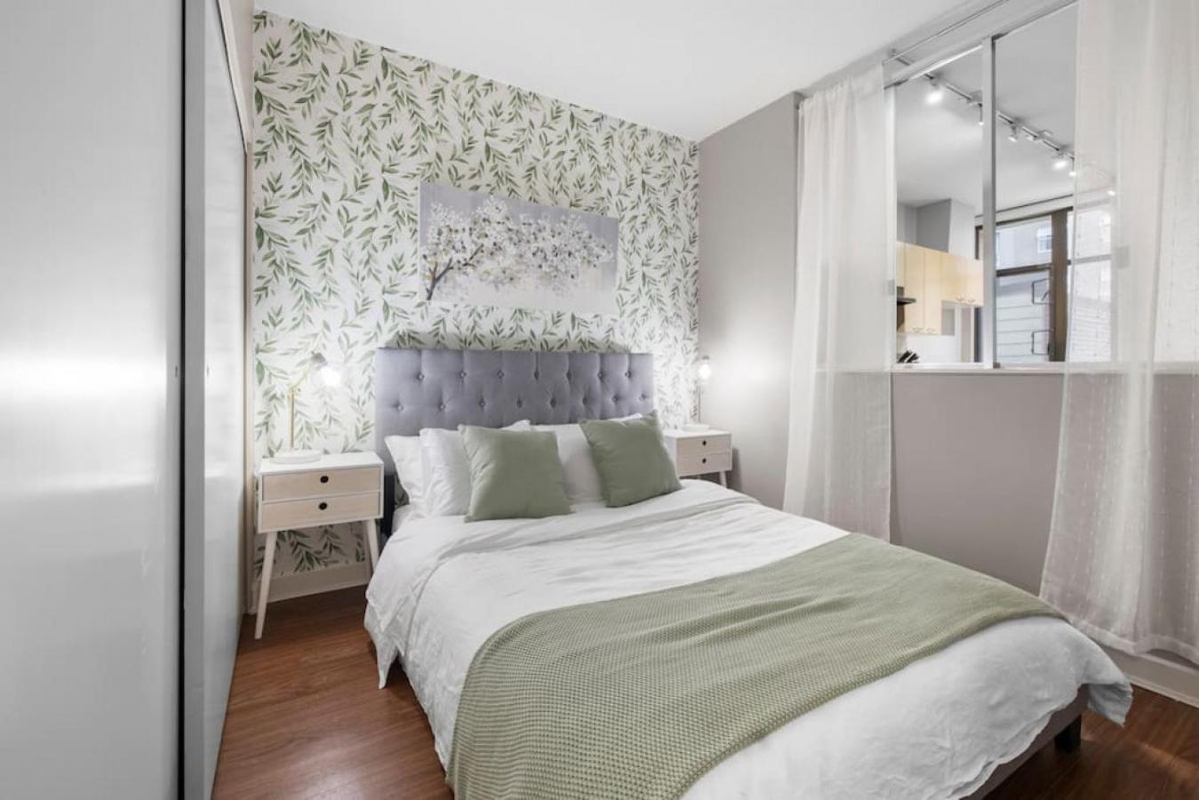 Top Floor Unit On Granville Strip Yaletown Area Vancouver