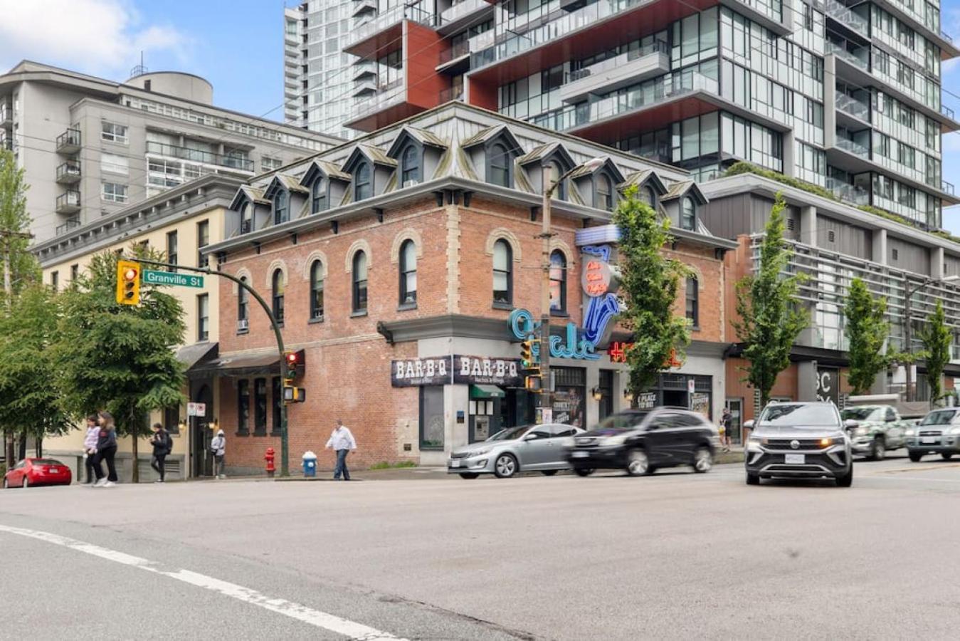 Top Floor Unit On Granville Strip Yaletown Area * Vancouver
