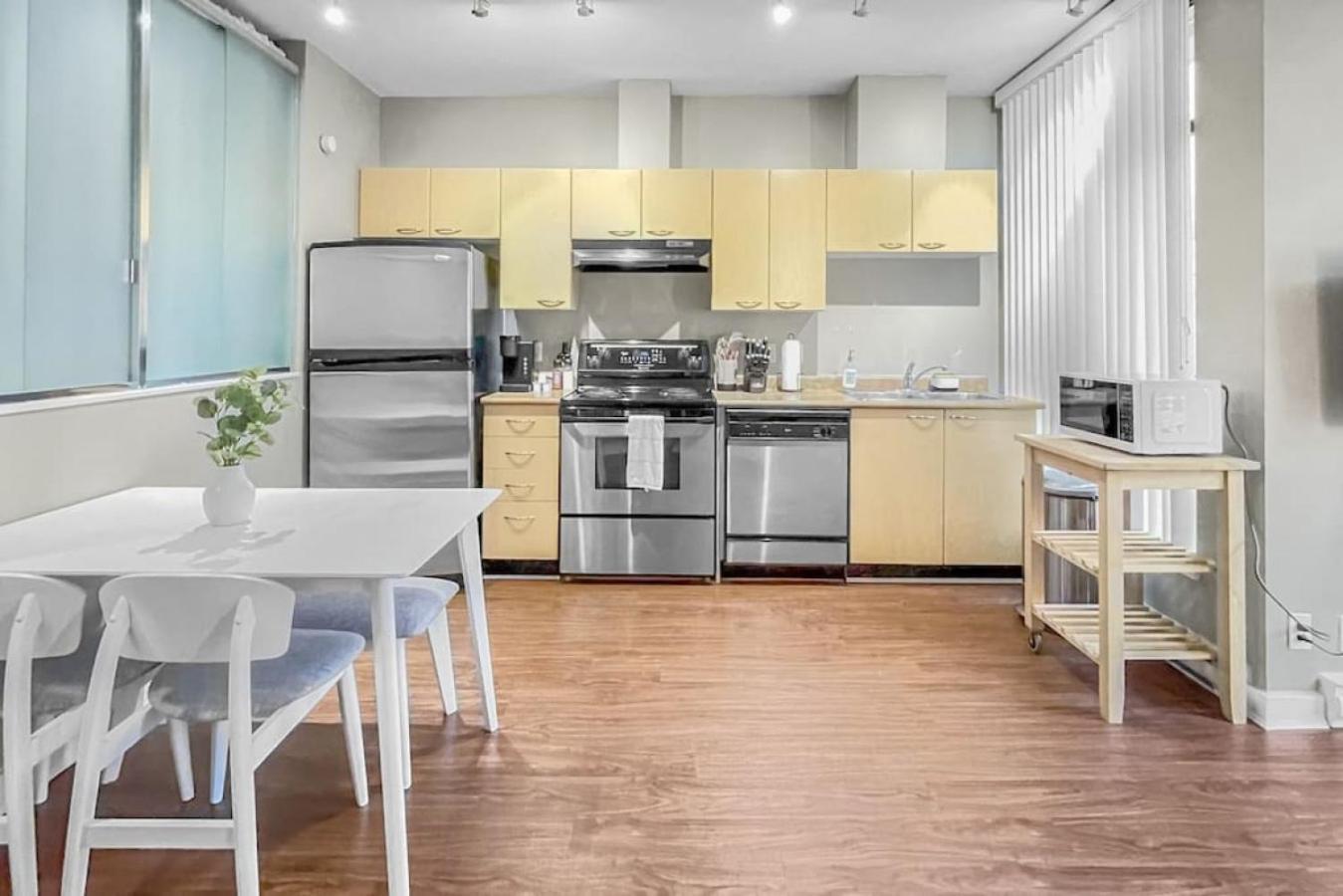Holiday home Top Floor Unit On Granville Strip Yaletown Area *