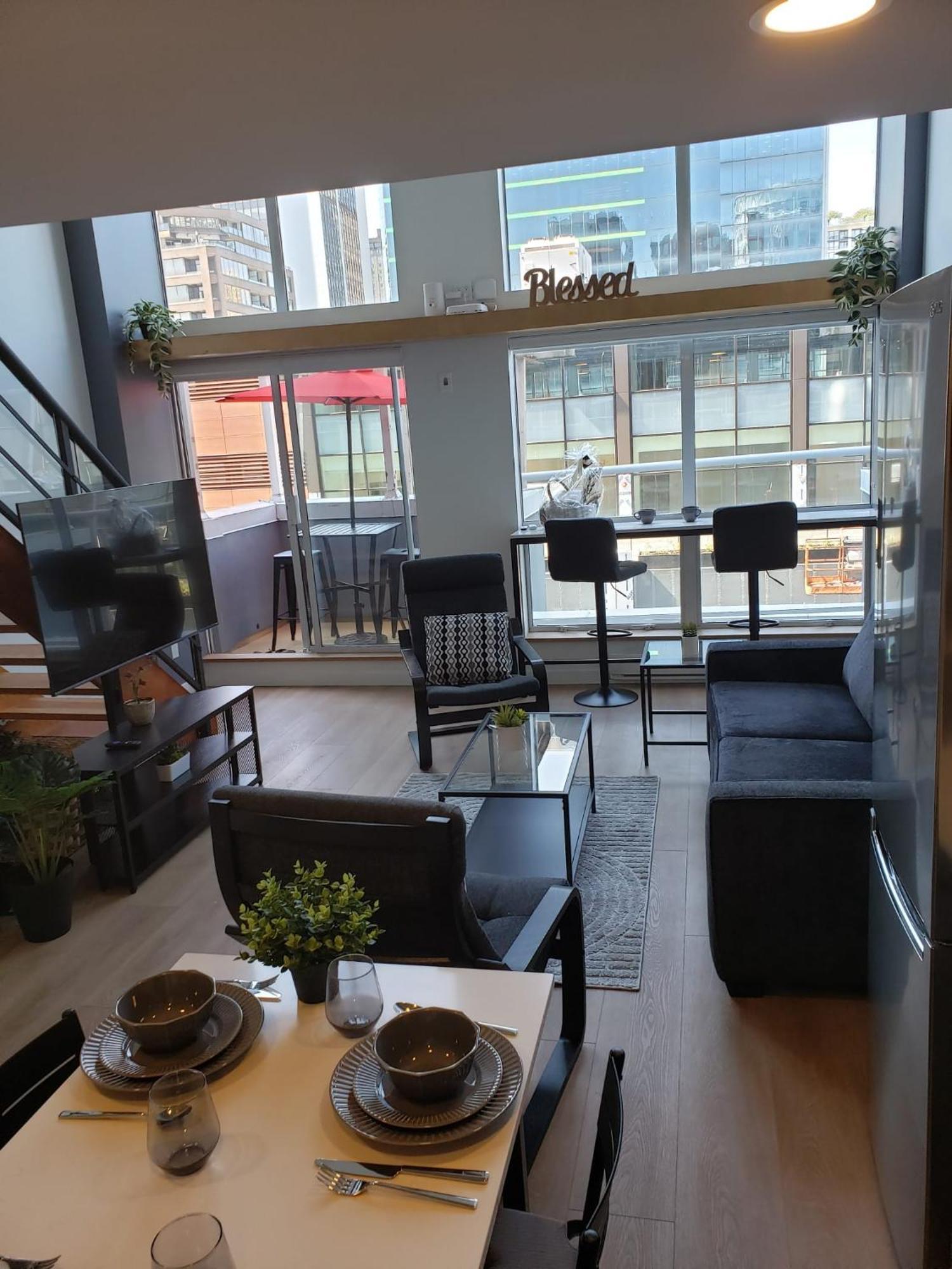 Apartment Elegant Unique Downtown Loft, Comfort & Convenience Combined *