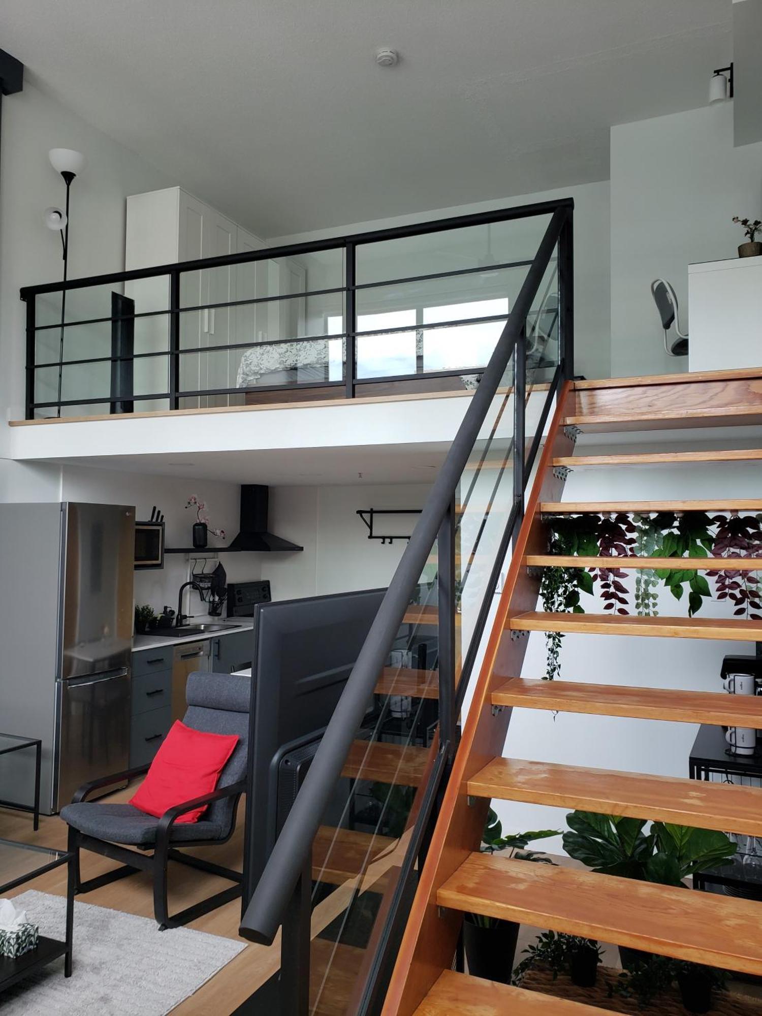 Elegant Unique Downtown Loft, Comfort & Convenience Combined Apartment Vancouver
