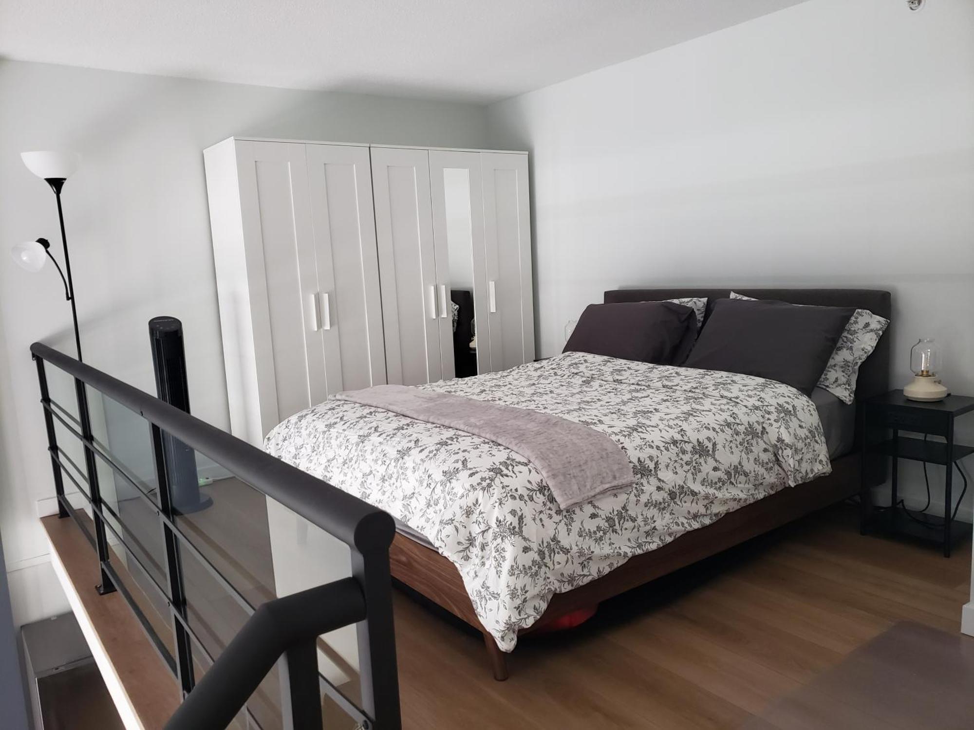 Elegant Unique Downtown Loft, Comfort & Convenience Combined * Vancouver