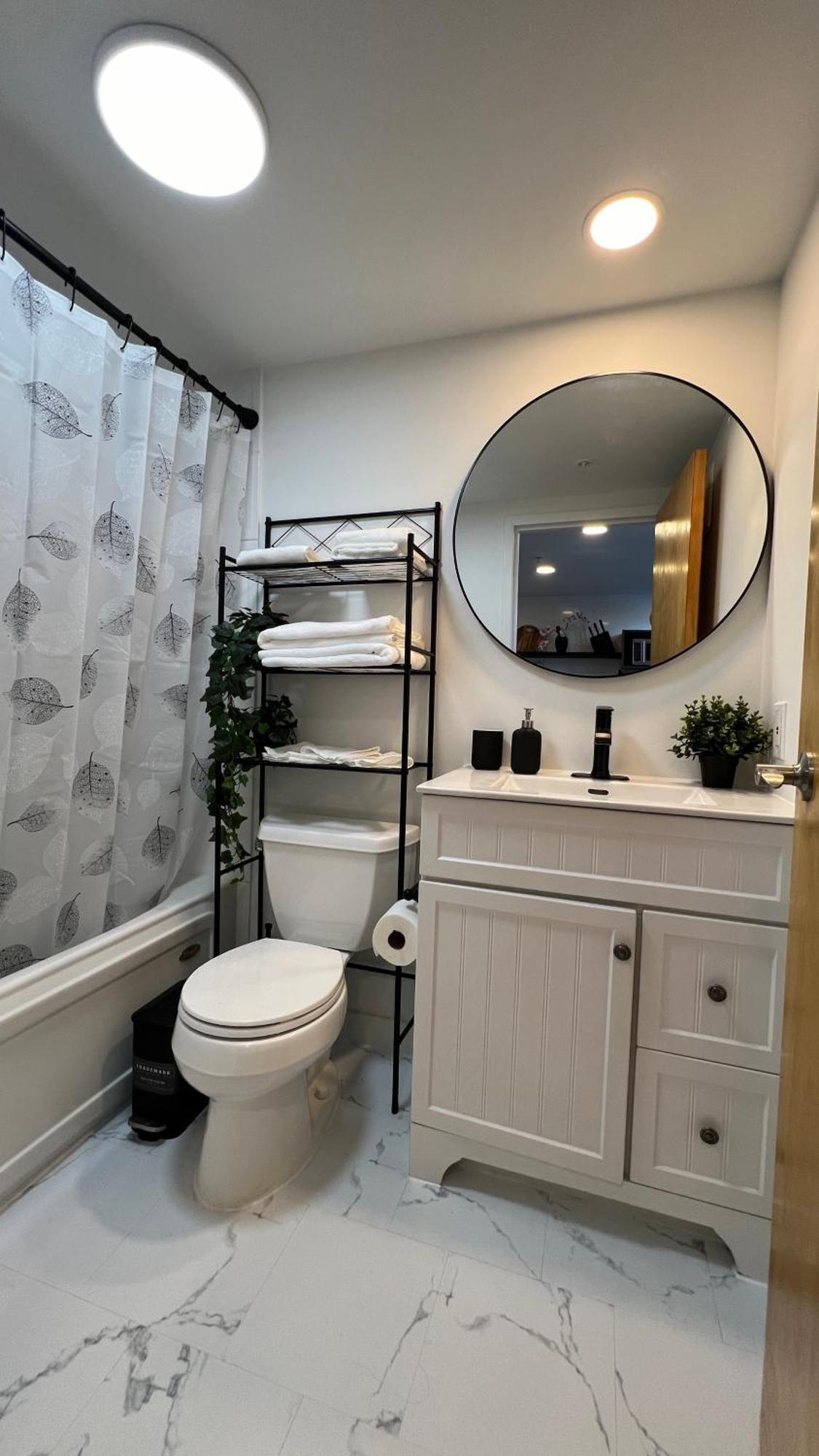 Elegant Unique Downtown Loft, Comfort & Convenience Combined * Vancouver
