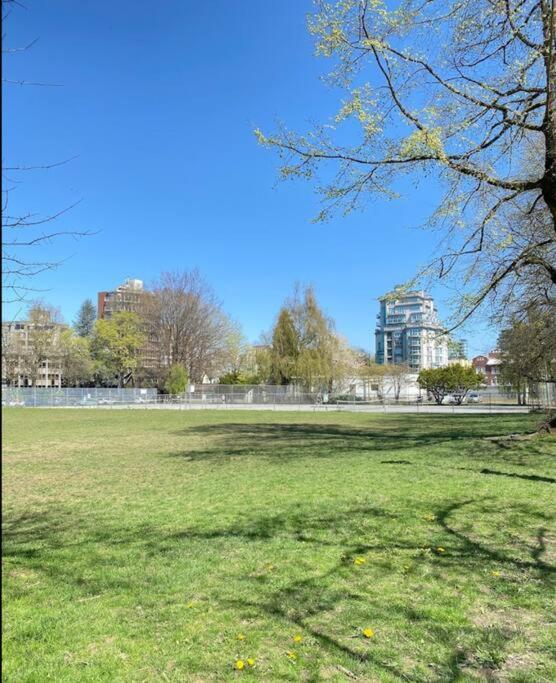 Apartment Chic 2br In West~ubc & Downtown