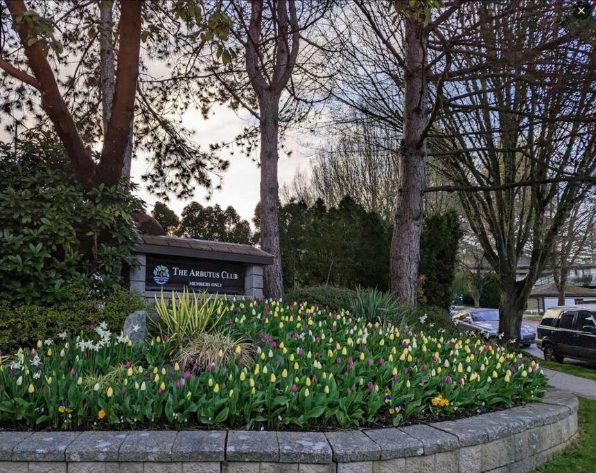 Apartment Chic 2br In West~ubc & Downtown