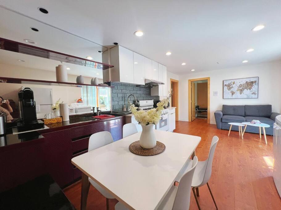 Chic 2br In West~ubc & Downtown Apartment *
