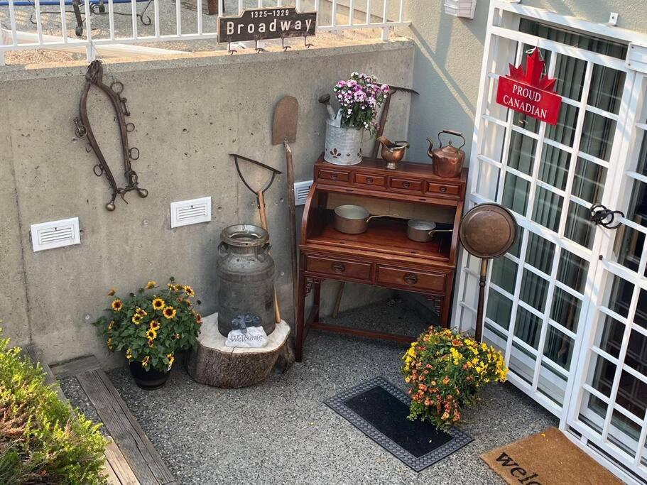 Apartment Chic 2br In West~ubc & Downtown *
