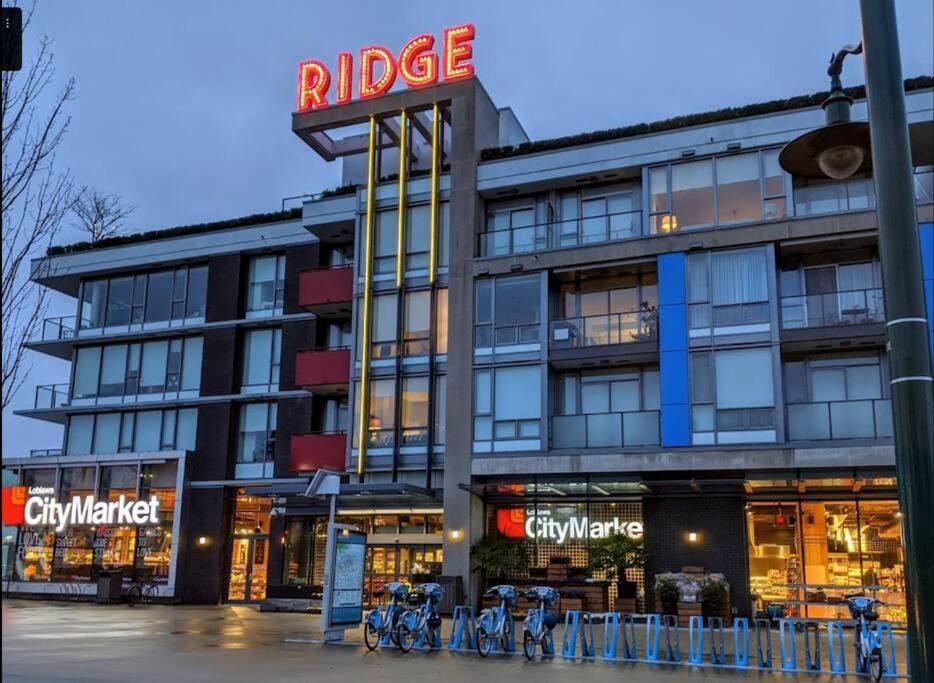 Apartment Chic 2br In West~ubc & Downtown Vancouver