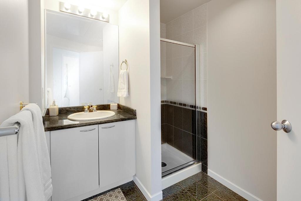 Apartment Gorgeous Harbour Haven - Stylish 3 Bedroom Retreat - The Best Location Downtown!