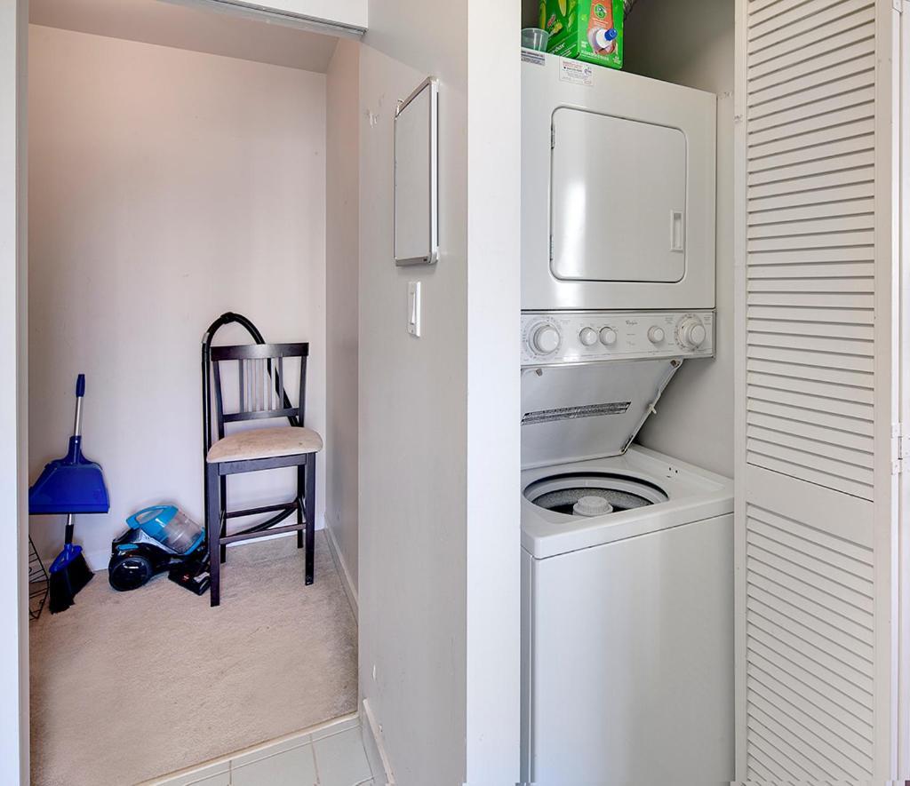 Gorgeous Harbour Haven - Stylish 3 Bedroom Retreat - The Best Location Downtown! * Vancouver