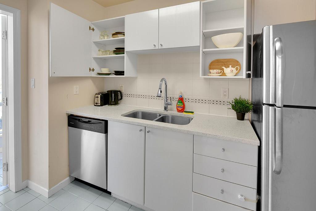 Apartment Gorgeous Harbour Haven - Stylish 3 Bedroom Retreat - The Best Location Downtown!