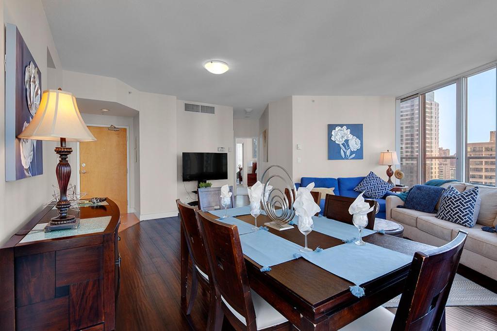 Gorgeous Harbour Haven - Stylish 3 Bedroom Retreat - The Best Location Downtown! Apartment