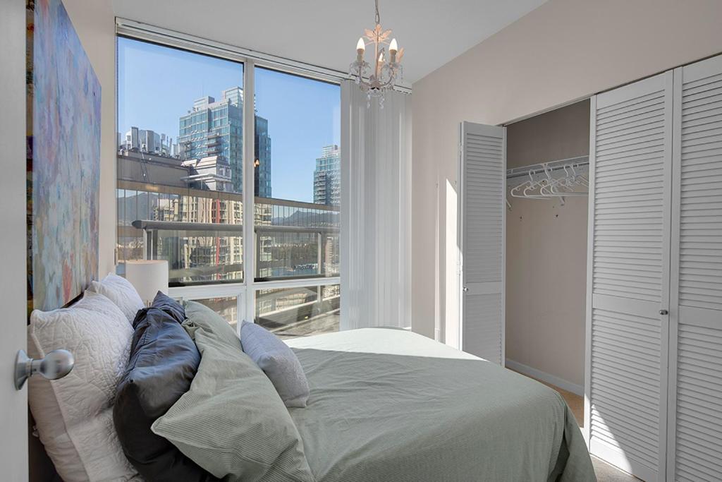 Gorgeous Harbour Haven - Stylish 3 Bedroom Retreat - The Best Location Downtown! Apartment *