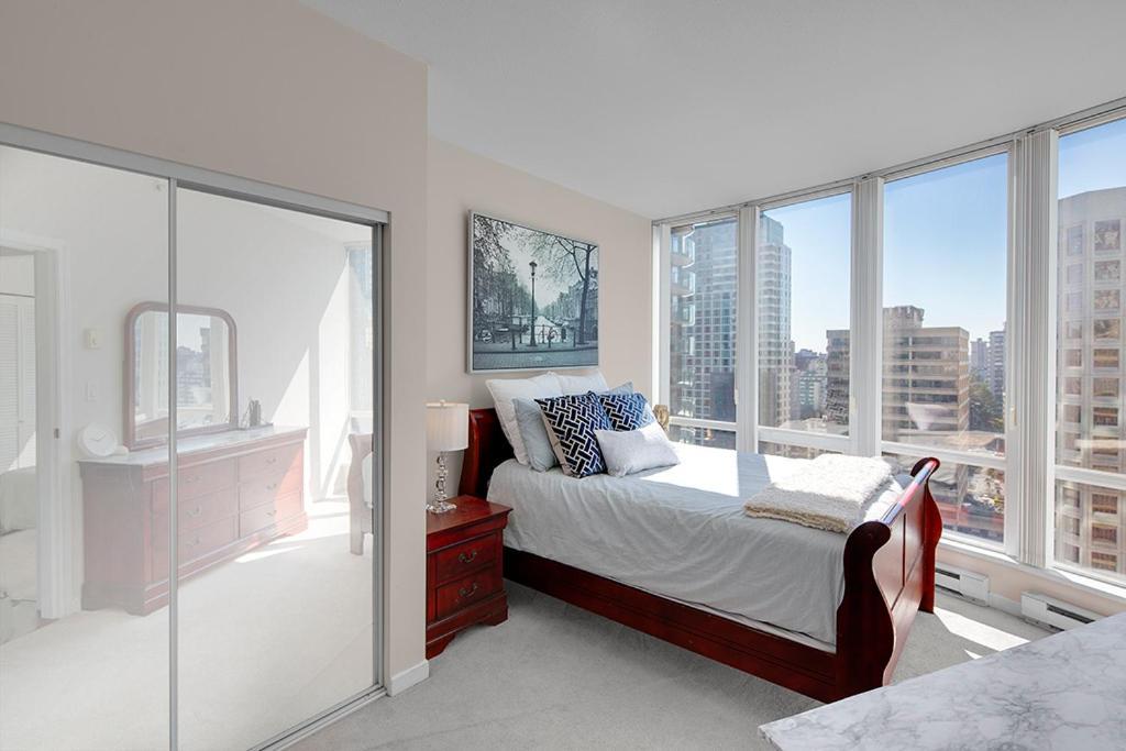 Gorgeous Harbour Haven - Stylish 3 Bedroom Retreat - The Best Location Downtown! Apartment Vancouver