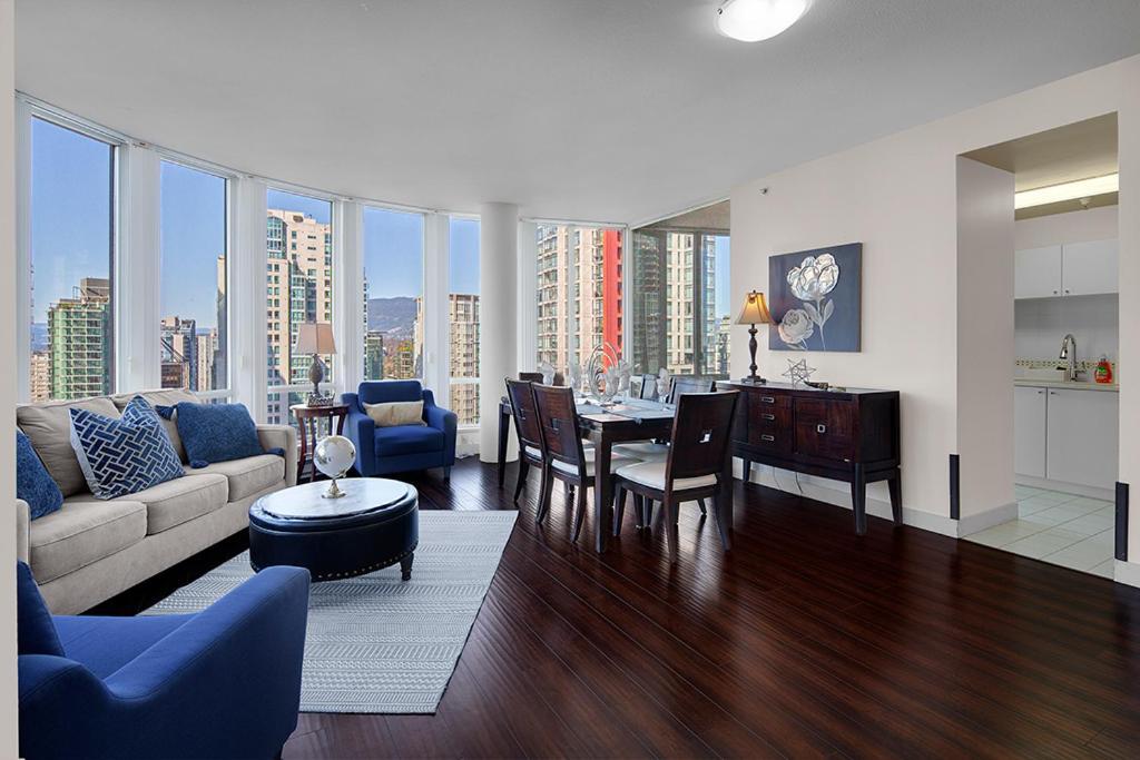 Gorgeous Harbour Haven - Stylish 3 Bedroom Retreat - The Best Location Downtown! * Vancouver