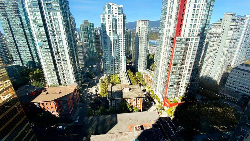 Gorgeous Harbour Haven - Stylish 3 Bedroom Retreat - The Best Location Downtown!