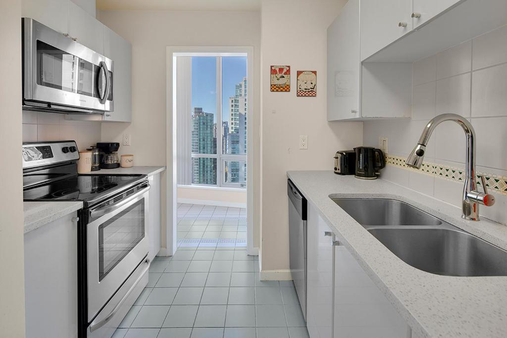 Apartment Gorgeous Harbour Haven - Stylish 3 Bedroom Retreat - The Best Location Downtown! Vancouver