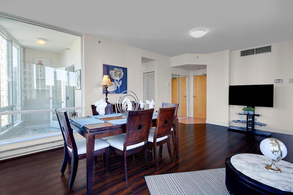 Gorgeous Harbour Haven - Stylish 3 Bedroom Retreat - The Best Location Downtown! Apartment *