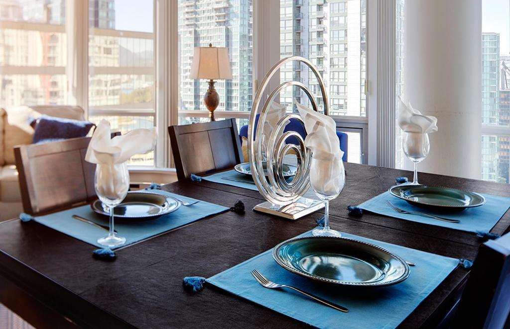 Apartment Gorgeous Harbour Haven - Stylish 3 Bedroom Retreat - The Best Location Downtown! Vancouver