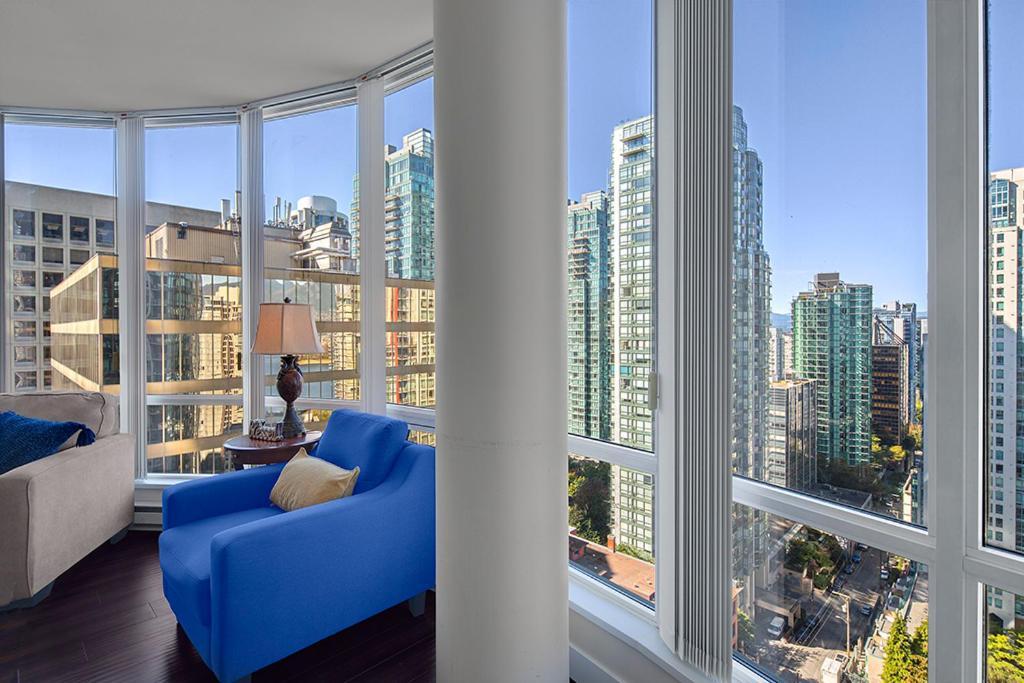 Gorgeous Harbour Haven - Stylish 3 Bedroom Retreat - The Best Location Downtown!