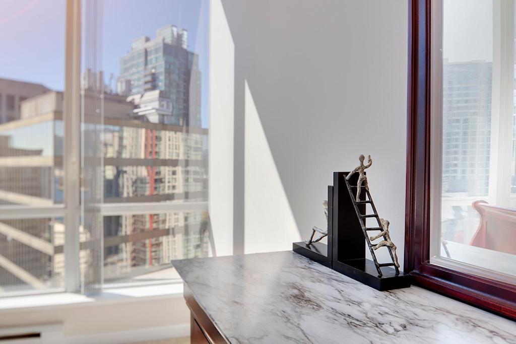 Gorgeous Harbour Haven - Stylish 3 Bedroom Retreat - The Best Location Downtown! * Vancouver