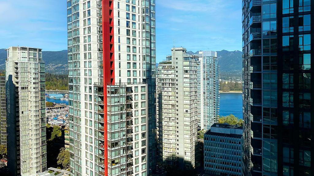 Gorgeous Harbour Haven - Stylish 3 Bedroom Retreat - The Best Location Downtown! Apartment