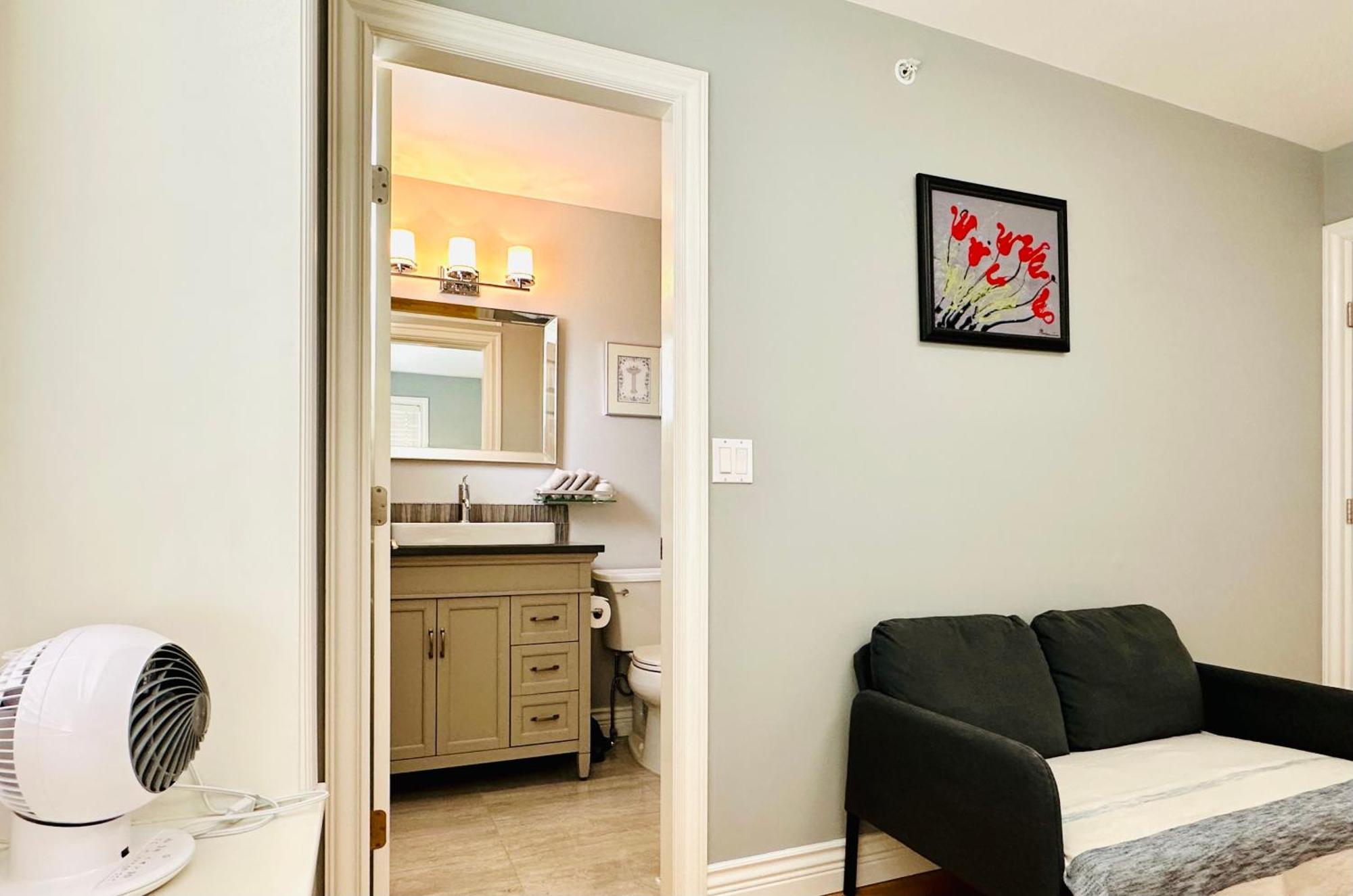 Villa Spacious 5br 3ba Guest - 10 Min To Dt - Pet Friendly, Free Parking