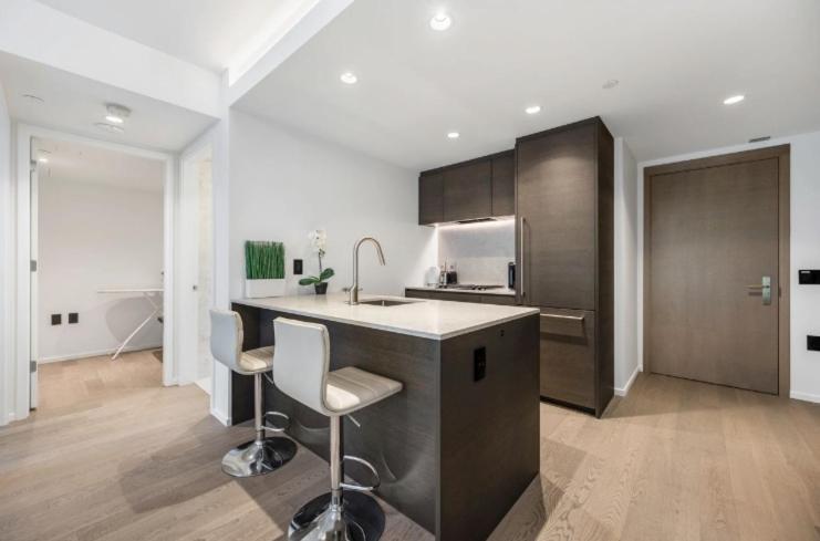 Chic & Modern Retreat The Heart Of Dt Apartment *